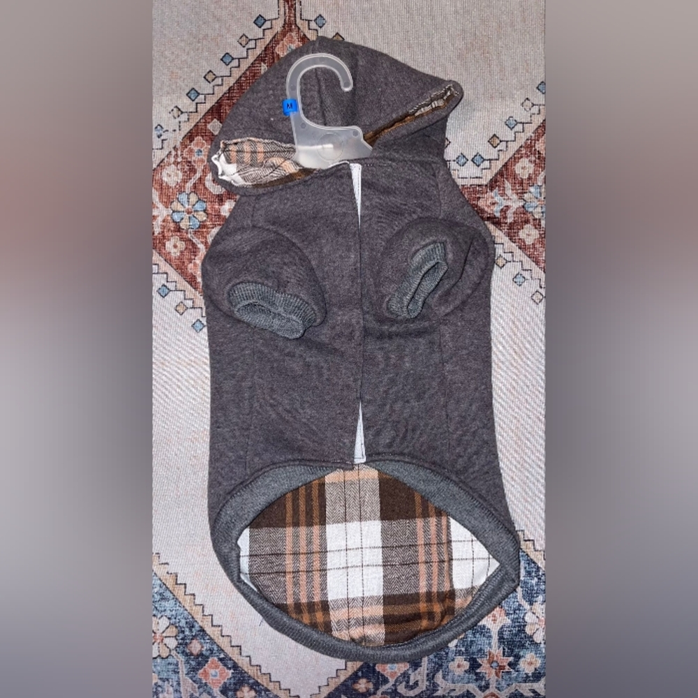 NWT PETS SWEATER SIZE M UP 27 POUNDS